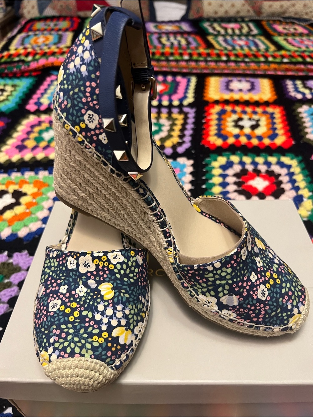NWT Marc Fisher Navy Floral Espadrille Wedge Sandals with Studded Ankle Strap